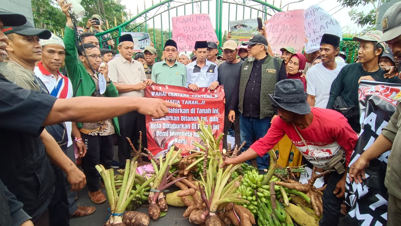 Aksi Massa Desa Iwul Parung Tolak Alih Fungsi Lahan. (Foto; JurnalIDN/Ist).