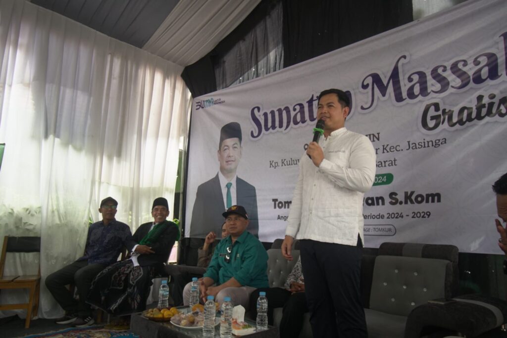 Anggota DPR RI Tommy Kurniawan gelar sunatan massal gratis. (Foto; Jurnal IDN/Alvi).