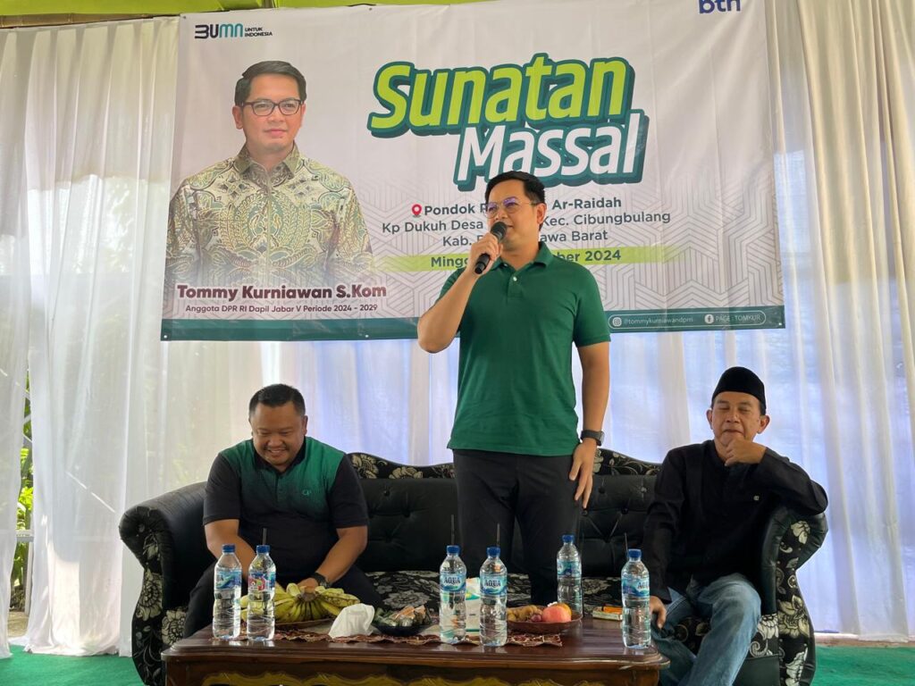 Anggota DPR RI, Fraksi PKB Tommy Kurniawan beri sambutan di gelaran Sunatan Massal. (Foto: Jurnal IDN/FRG). 