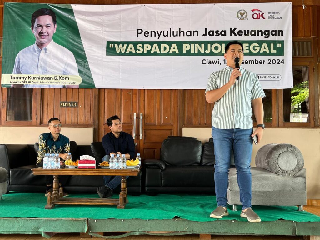 Anggota DPR RI Tommy Kurniawan beri penyuluhan terkait bahaya pinjaman online. (Foto: Jurnal IDN/FRG). 