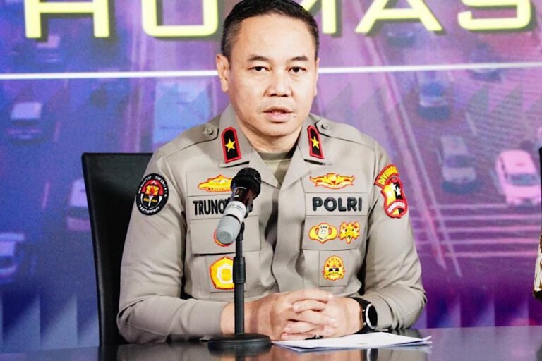 Karo Penmas Divisi Humas Polri Brigjen Trunoyudo Wisnu Andiko beri keterangan. (Foto: Jurnal IDL.dok Humas Polri).