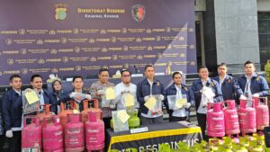 Polisi tangkap pelaky pengoplosan tabung gas elpiji bersubsidi. (Foto; Jurnal IDN/Ist).