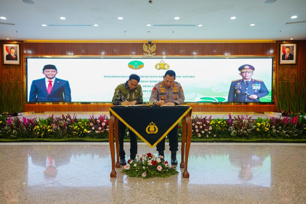 Kapolri dan Menhut MoU perlindungan hutan. (Foto: Jurnal IDN/Ist).