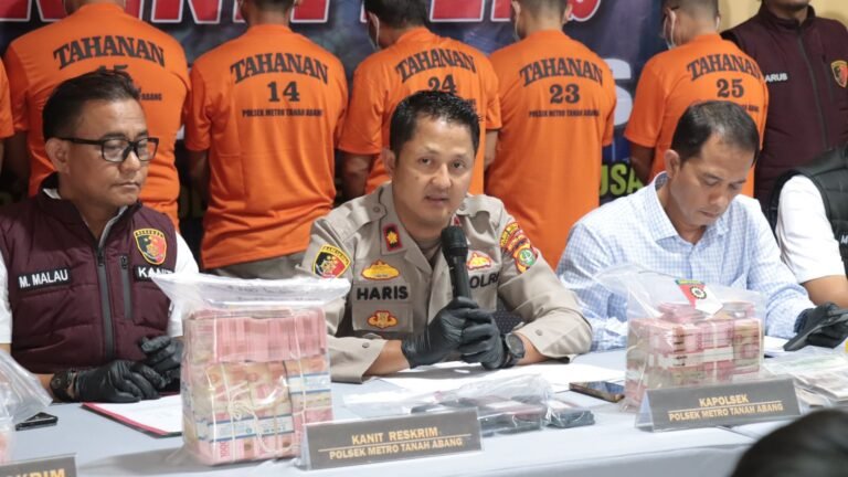 Polisi bongkar sindikat uang palsu. (Foto: Jurnal IDN/dok Polsek Tanah Abang).