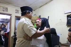 Presiden Prabowo Subianto saat datangi rumah keluarga Almarhum Affan Kurniawan. (Foto: Jurnal IDN/ANTARA - HO/Tim Media Presiden Prabowo.