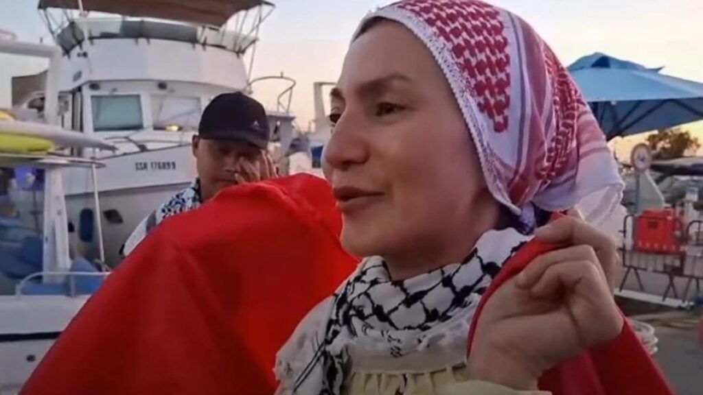 Wanda Hamidah kini tengah menjalani sebuah misi kemanusiaan yang penuh risiko menuju Gaza, Palestina.