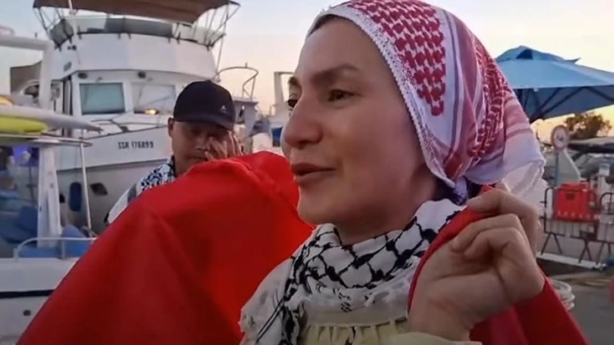 Wanda Hamidah kini tengah menjalani sebuah misi kemanusiaan yang penuh risiko menuju Gaza, Palestina.