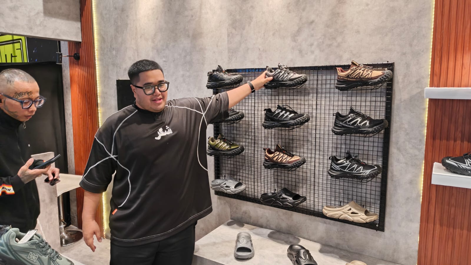 Sepatu Lokal Naik Kelas, Weidenmann Urban Rilis Koleksi Kolaborasi dengan Willy Winarko