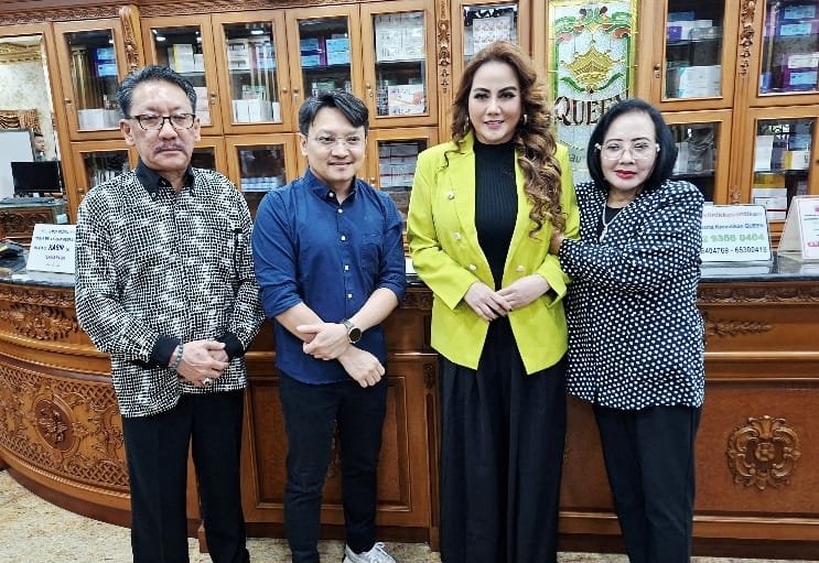 Nita Thalia puas dengan hasil bedah plastik setelah enam bulan pemulihan di Klinik Queen Sunter.